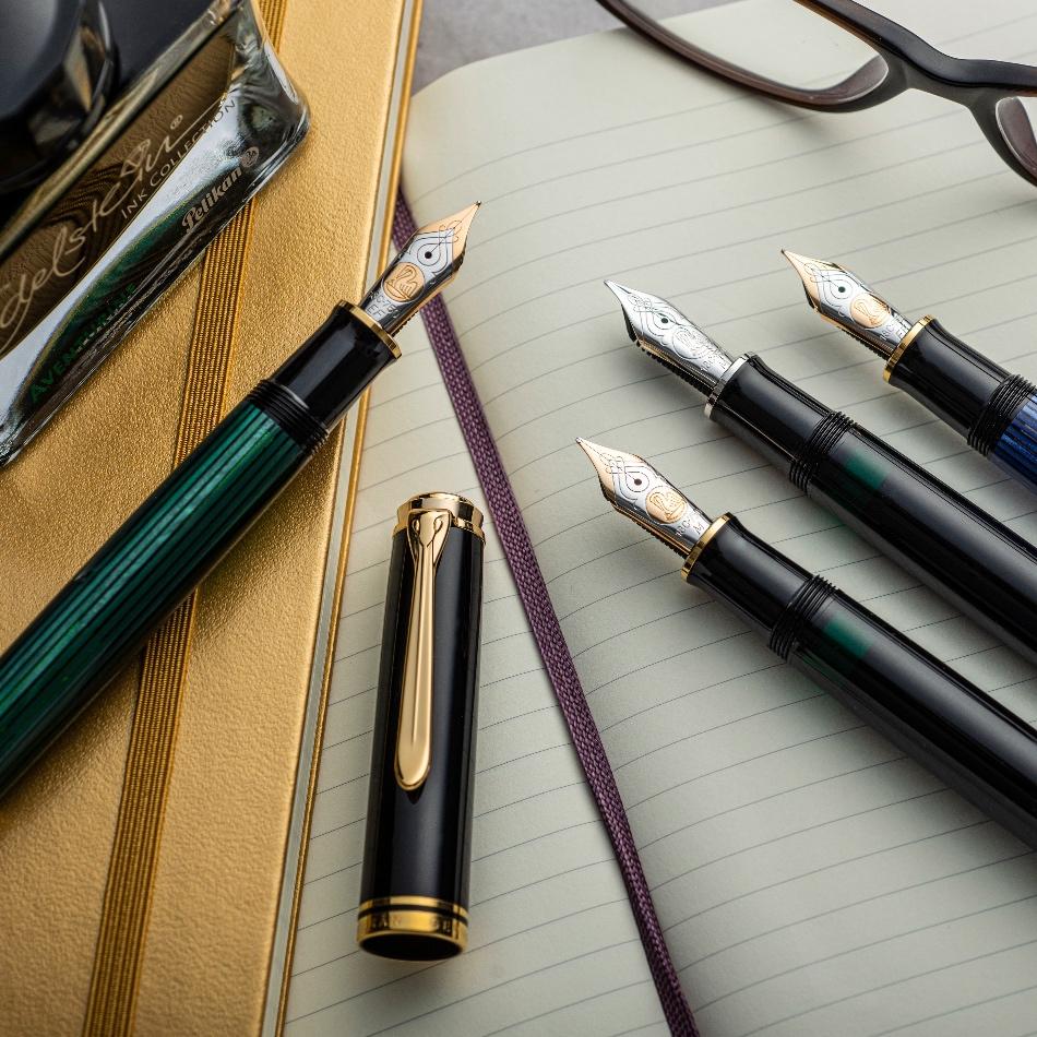 Pelikan Kolbenfüller Souverän M400 schwarz @ OFFICE Partner