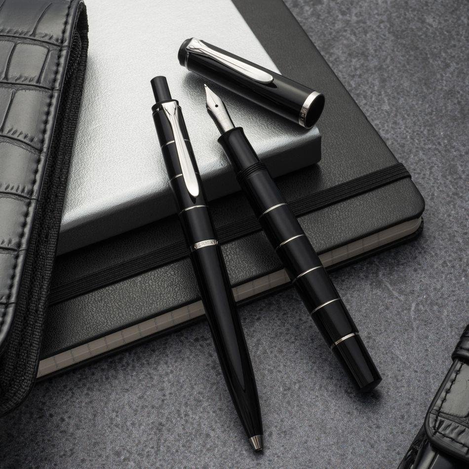 Traditional M215 Fountain Pen - Rings - Pelikan Pens Online Shop